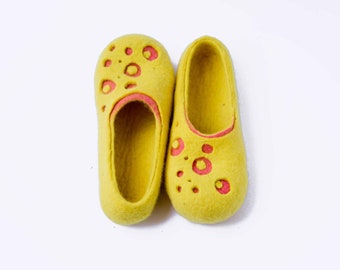 Womens slippers. Warm Slippers. Wool home shoes. Felted slippers. Yellow slippers. Gift for her. Rubber soles