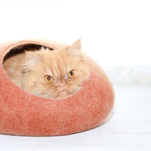 Pet bed / cat bed / cat cave / puppy bed / cat house / pet furniture / cat nap cocoon, ecofriendly