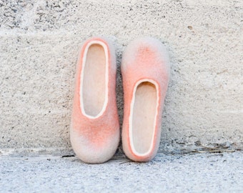 Womens slippers. Warm Slippers. Wool home shoes. Felted slippers. Peach slippers. Gift for her. Rubber soles