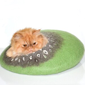 Cat bed, felted cats cave, wool pets house green brown image 2