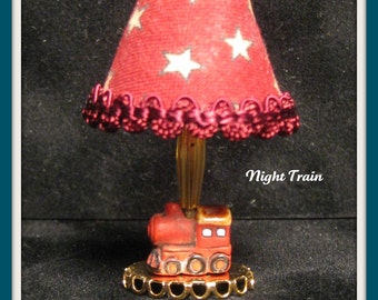 Lampe de table pour maison de poupée fonctionnelle à l'échelle 1 pouce - Train de nuit
