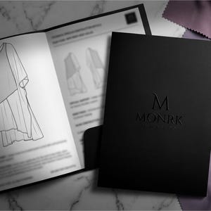 Paquete técnico del vestido maxi asimétrico de un solo hombro con capas / Plano de moda CAD 2D y bocetos planos / Descarga del PDF con licencia comercial
