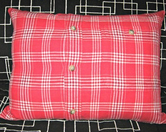 Upcycled Heren Shirt Pillow Cover voor Thuis, Kid's Room of Dorm Room - Red Plaid met Pocket