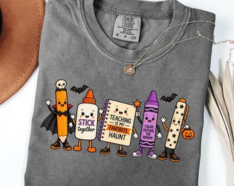 Camiseta divertida sobre la vida de un maestro, camiseta de Halloween para maestros, camiseta de útiles escolares espeluznantes, lindo fantasma de lápiz y crayón, regalo de otoño para maestros de preescolar