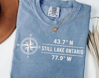 Camiseta del lago Ontario, camiseta con coordenadas del lago Ontario, camiseta vintage de los Grandes Lagos, regalo retro para amantes de los lagos con brújula, camiseta de viaje de Ontario