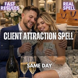 Puede incluir: Una pareja sonriente sostiene billetes de dólares estadounidenses con textos superpuestos FAST RESULTS, REAL SPELL, CLIENT ATTRACTION SPELL y SAME DAY. La persona de la izquierda viste un traje azul y la de la derecha un vestido de lentejuelas.