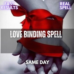 Könnte beinhalten: Zwei zusammengehaltene Hände, die mit einem leuchtend roten Band umwickelt sind. Das Bild enthält den Text FAST RESULTS, REAL SPELL, LOVE BINDING SPELL und SAME DAY. Die Hände sind in Graustufen gehalten, was einen Kontrast zum roten Band bildet.