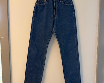 Jeans Levi's 501 da donna, vintage anni '90, lavaggio medio, gamba dritta, modello 6501-0135, taglia 28.