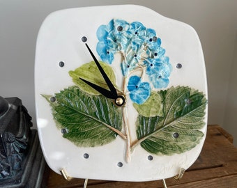 Hydrangea Clock, Hydrangea Gifts, hydrangea flower Clock, pressed flower ceramics, blue flower clock, botanical Clock, sustainable gifts