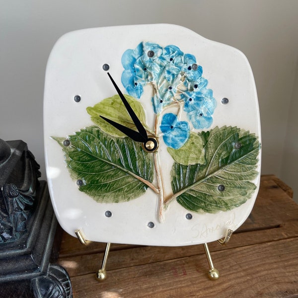 Hydrangea Clock, Hydrangea Gifts, hydrangea flower Clock, pressed flower ceramics, blue flower clock, botanical Clock, sustainable gifts