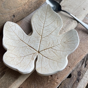 Large Grape Leaf Spoon Rest – Handmade Eco-Friendly Pottery Dish, Wild Grape Leaf Bowl, Tea Rest, Soap Dish, Jewelry Holder, Food Safe