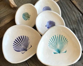 Shell Ring Bowl, Scallop Shell ring dish, Shell bowl jewelry Holder, Shell Ring dish, Beach house Pottery, Seashell tea rest, Beachy gift