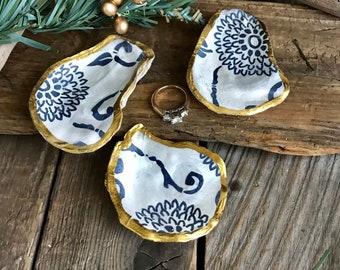 Decoupage Oyster shells, small gift for friend, oyster Ring Dish, pill dish, pocket Gifts, eco-friendly gifts, Stocking stuffer, care giver