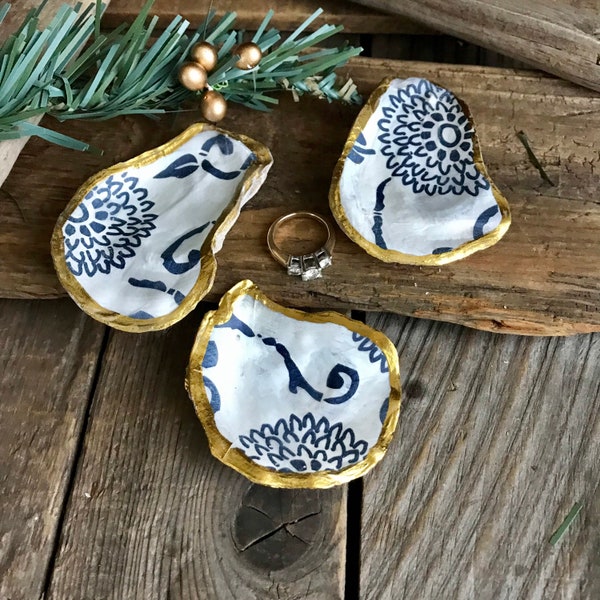 Decoupage Oyster shells, small gift for friend, oyster Ring Dish, pill dish, pocket Gifts, eco-friendly gifts, Stocking stuffer, care giver