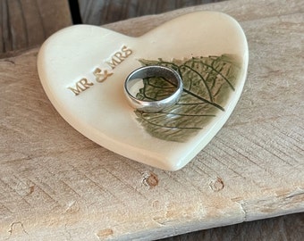 Mr & Mrs Ring Leaf dish, leaf ring holder, Small Wedding Gift, Small Engagement Gift, newlyweds' gift, engagement gift, Ring Blessing Bowl