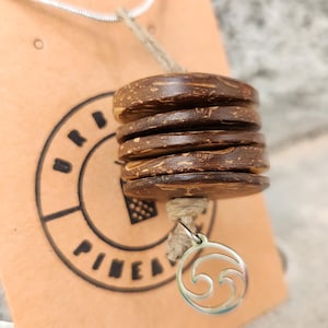 Collana con ciondolo a onda d'argento, cocco, guscio, seme, legno, surf, batik, cordino Java, gioielli urbani