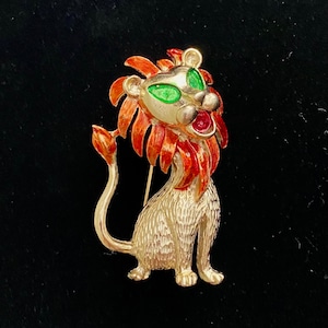 Lion Brooch Pin/Green Eyed Lion Brooch/Gold Tone Sitting Lion Brooch/Roaring Lion Pin/Red Mane Green Eyes Lion Pin/Free Shipping
