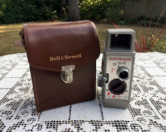 Cámara de cine vintage Bell & Howell Two Twenty de 8 mm con estuche de cuero