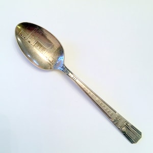 1939 New York WORLDS FAIR/Government Building/NY Souvenir Spoon/Worlds Fair 6&quot; Spoon/Silver Plated Wm Rogers Mfg Co.