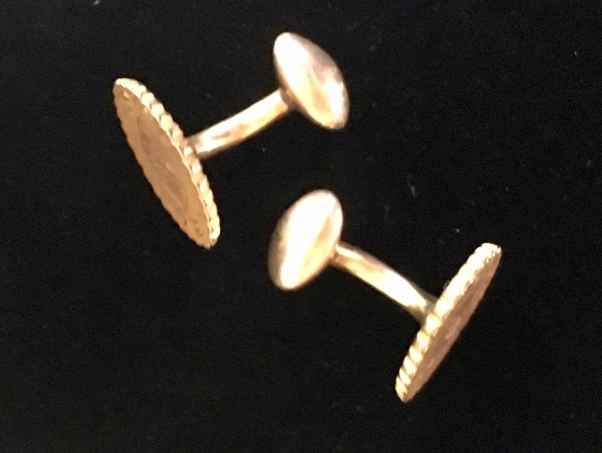 Paire De Boutons De Manchette Anciens En Métal Doré - Occasion Très Bon état