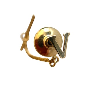 Alfiler de corbata con la letra V en oro de 14 quilates/Alfiler de corbata con la inicial V/Alfiler de corbata vintage "Victory"/Alfiler de corbata con cadena/Alfiler de alfiler de corbata/Joyería de oro para hombres/Envío gratuito