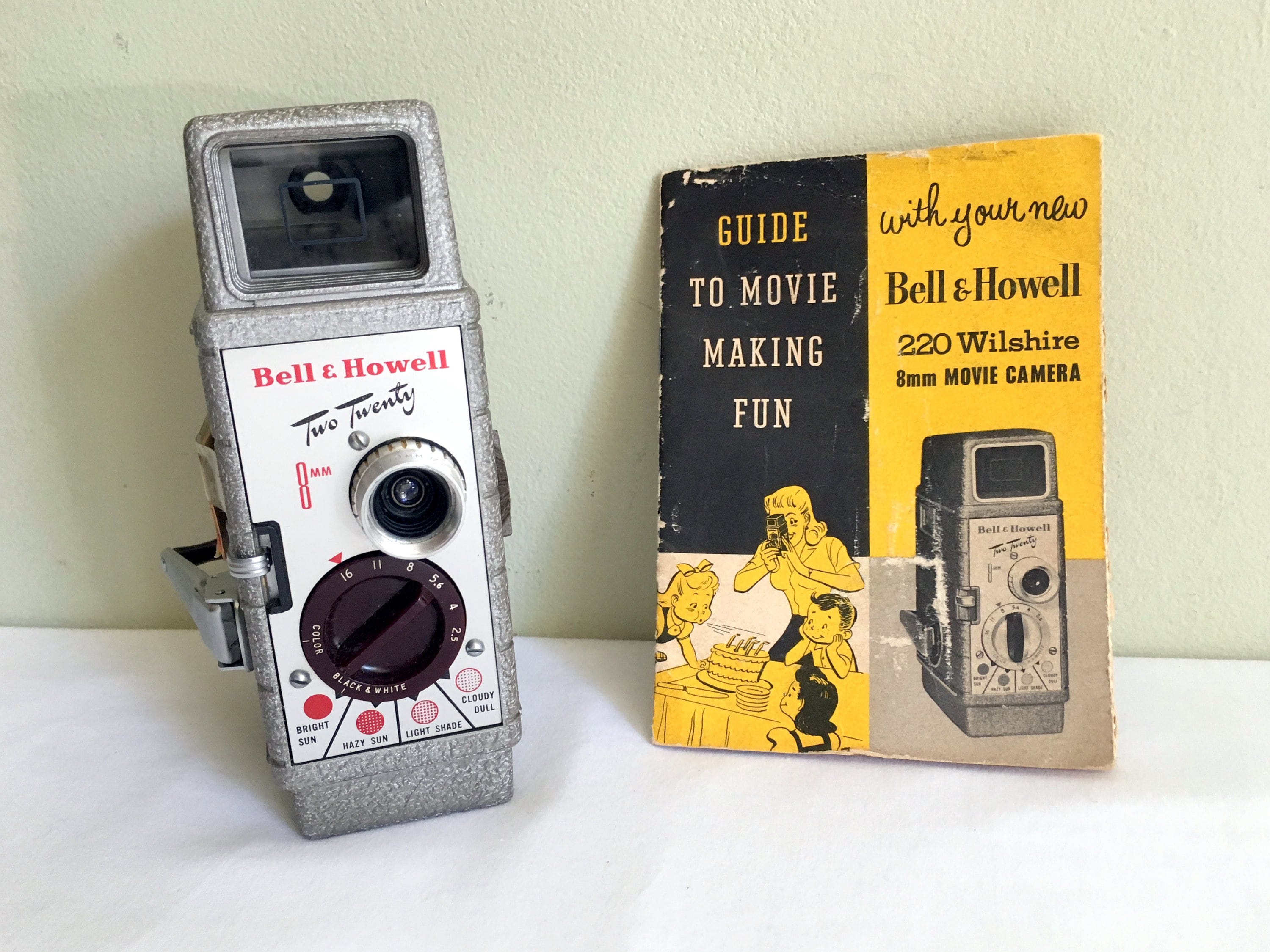 動作品 Bell&Howell DUOLEX-C 8mmカメラ ケース付 レトロ Vintage Bell & Howell Two Twenty 8mm Movie Camera With Leather