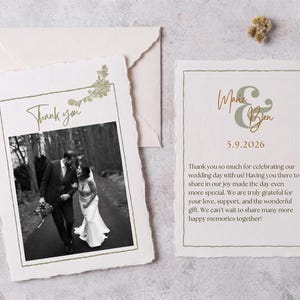 Bewerkbare saliegroene terracotta fotobedankkaart voor bruiloft, handgemaakte papieren notitiekaart met gerafelde rand en botanisch design, dubbelzijdig canvas - T012.5