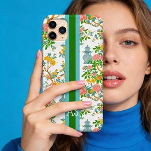 Funda para iPhone 16e, 14 y 17, con inicial personalizada, Magsafe, color verde, con iniciales y rayas azules estilo chinoiserie.