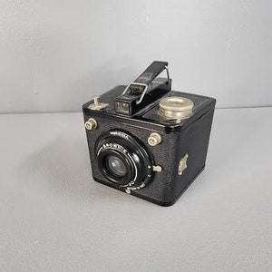 Vintage Brownie Six 20 Camera image 1