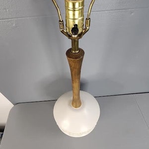 Mid Century Asian Motif Table Lamp image 3