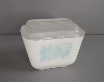 Pyrex 501 B Butterprint Refrigerator Dish Container