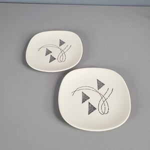 Set of 2 Knowles Flair Triangle String Pattern Plates
