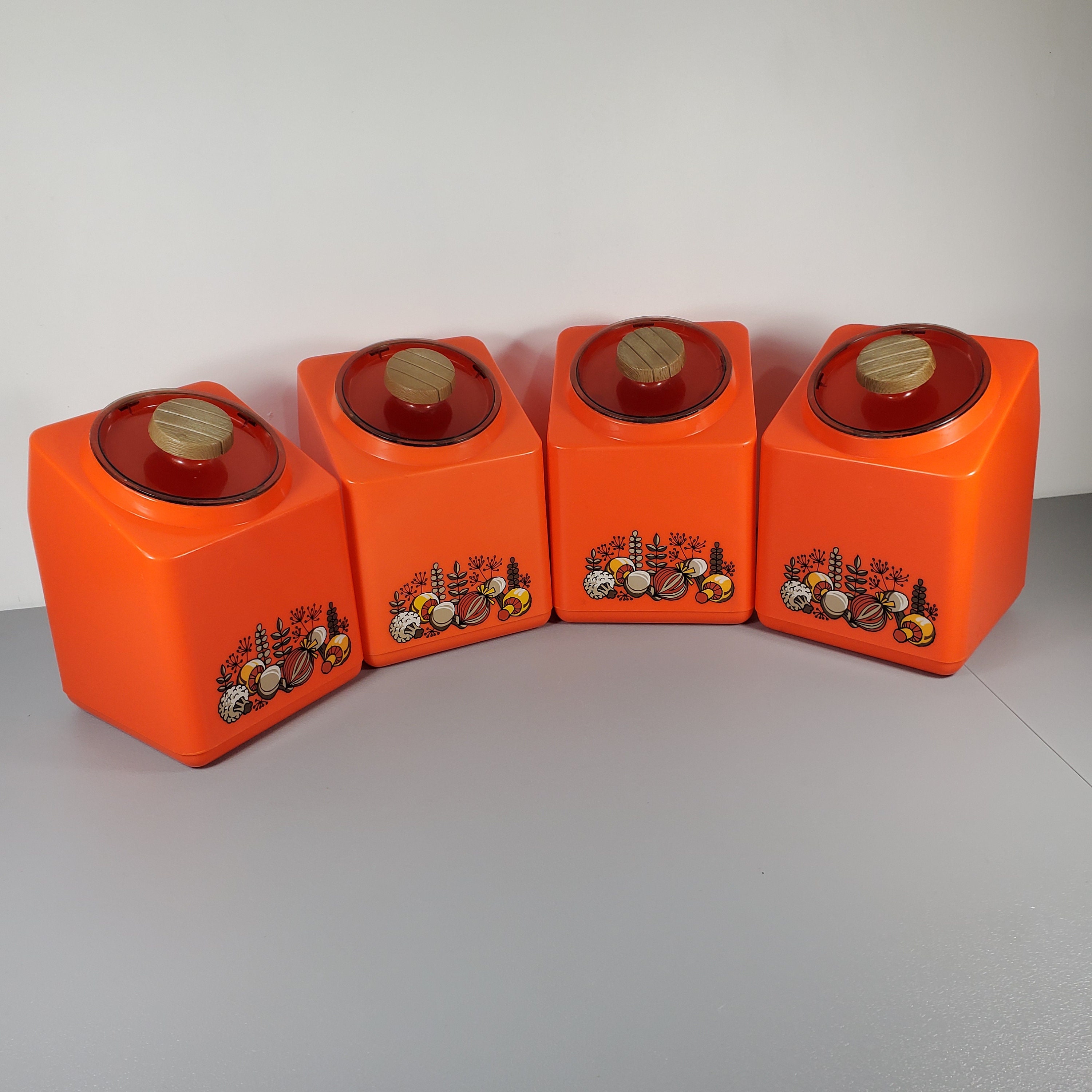 Rubbermaid Containers for sale Only 2 left at 70