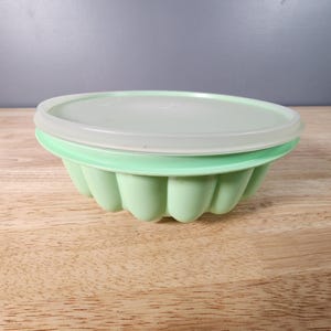 Tupperware Green Jello Mold