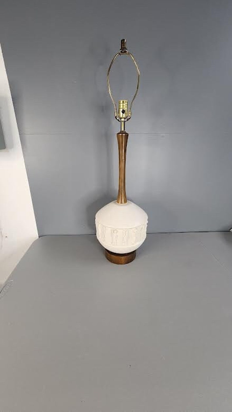 Mid Century Asian Motif Table Lamp image 1