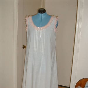 Woman pioneer nightgown, chemise, old fashioned, heirloom nightgown, Victorian, Civil War, Colonial, muslin, pioneer nightgown, authentic