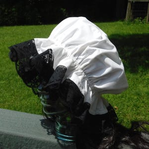 Dweilpet met zwarte kanten rand, koloniale dienstmeisjeshoed, re-enactmenthoed, Franse dweilmuts, slaapmuts, amish-muts, hoofddeksel uit 1800, slaapmutsje voor dames