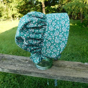 Green bonnet, flower print, garden bonnet, sunbonnet, Amish bonnet, prairie bonnet, hat, head covering, pioneer bonnet, Victorian
