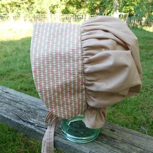 Two-tone tan bonnet, Amish bonnet, prairie, head covering, tan bonnet, cotton bonnet, frontier, pioneer, LDS trek, made in USA, hat, kapp