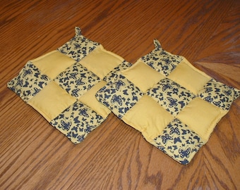 Maniques matelassées papillon jaune, cadeau de mariée, cadeau fait main, matelassé, patch neuf, manique jaune, cuisine, cadeau de pendaison de crémaillère