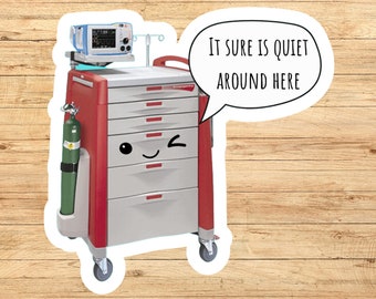 Puede incluir: Un carro médico rojo con una cara guiñando un ojo y el texto "It sure is quiet around here" en un globo de diálogo. El carro tiene un monitor médico en la parte superior y un tanque de oxígeno verde en el lateral.