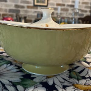 Taylor Smith Taylor Covered Casserole Dish