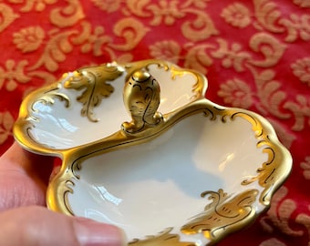 Antique Ring Holder or Trinket Dish in White Porcelain with Gilt Gold Handpainted Edges French or Bavarian