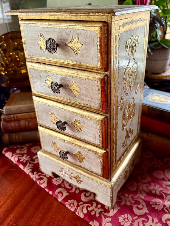 Vintage Large Florentine Italian Chest Handpainted in Ivory and Gold, Gilded With Four Drawers - Etsy Vintage Large Florentine Italian Chest Handpainted in Ivory and Gold, Gilded With Four Drawers - Etsy