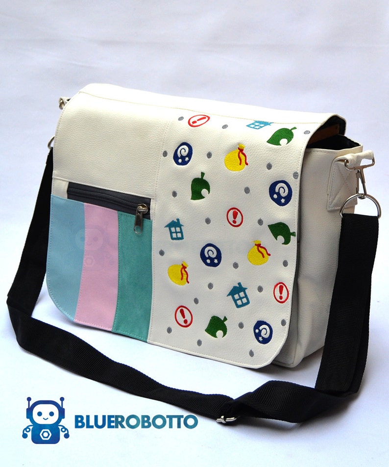 Crossing items messenger bag