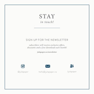 Może przedstawiać: Biała grafika z niebieskim tekstem, kt&oacute;ry brzmi "STAY in touch!" i zaprasza do zapisania się do newslettera, aby otrzymywać ekskluzywne oferty, zniżki i bezpłatny plik do pobrania każdego miesiąca. Grafika zawiera r&oacute;wnież ikony medi&oacute;w społecznościowych dla Instagrama, poczty elektronicznej i Facebooka.
