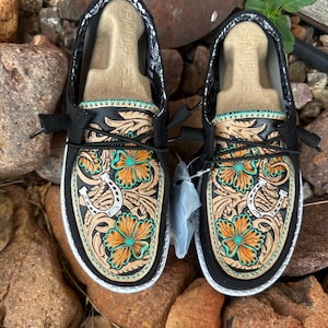 Women’s size 7 tooled leather floral and horseshoe shoes