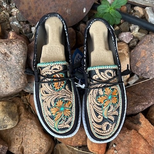 Western tooled leather floral shoes size 9
