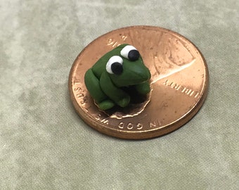 Micro miniature frog, miniatre frog figurine, fairy garden frog