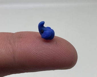 Bleu incroyablement petit éléphant, micro mini éléphant bleu, figurine d’éléphant miniature, le plus petit éléphant, éléphant en argile polymère